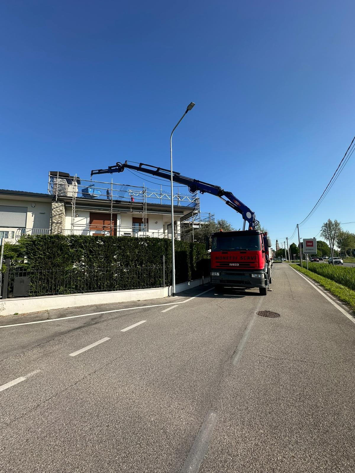 Noleggio camion gru ed escavatori