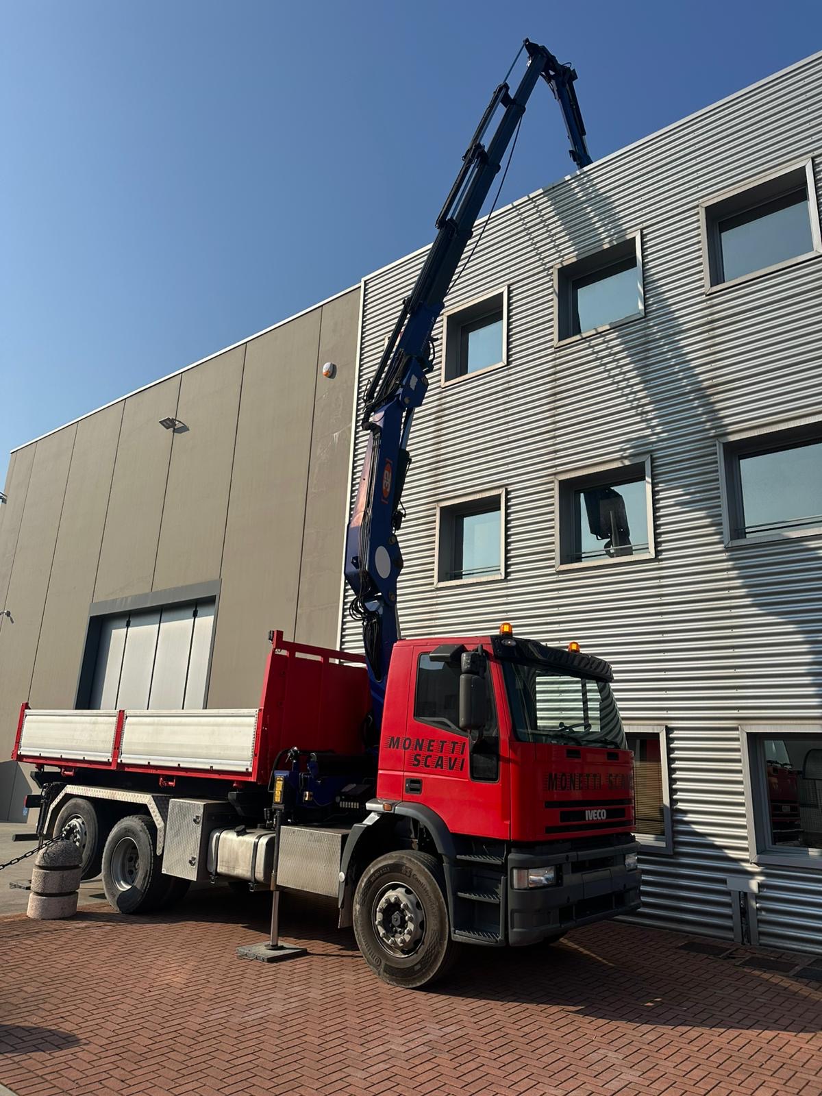 Noleggio camion gru ed escavatori
