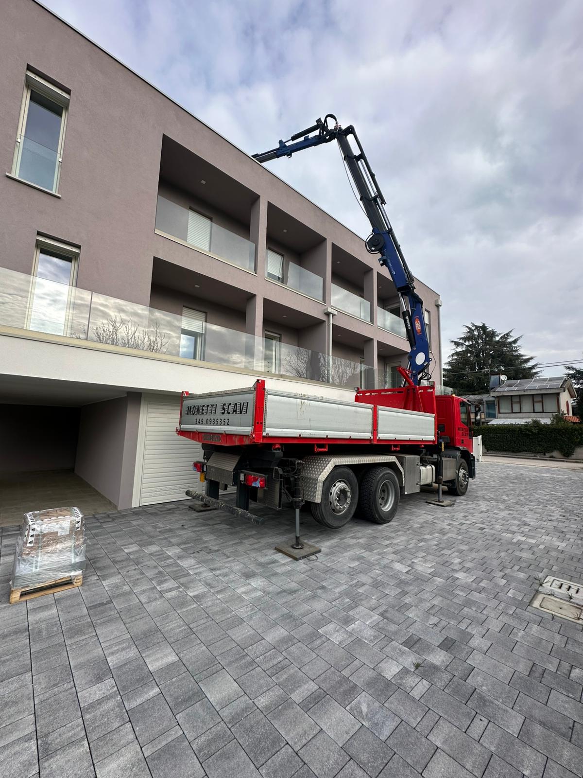 Noleggio camion gru ed escavatori