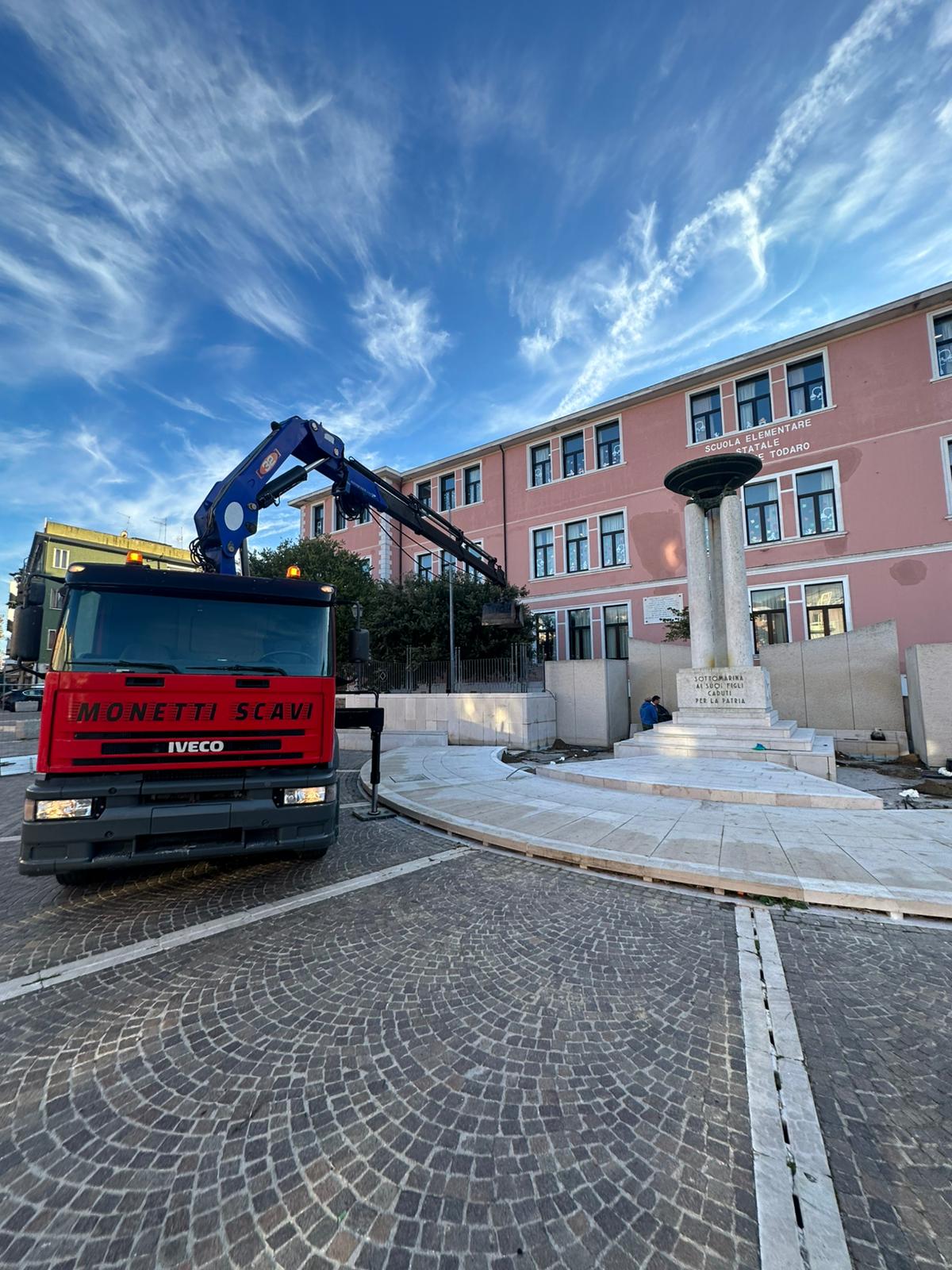 Noleggio camion gru ed escavatori