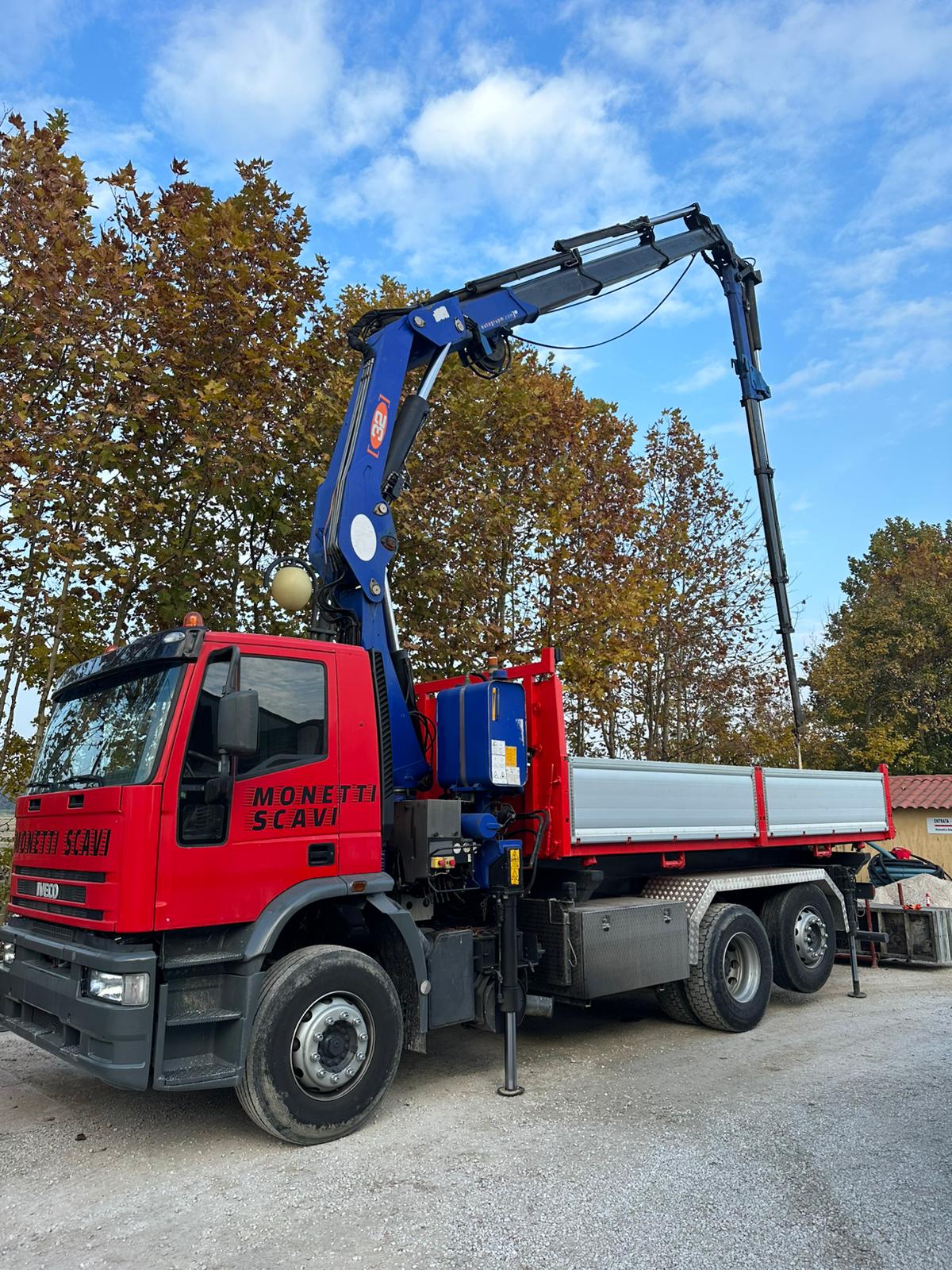 Noleggio camion gru ed escavatori