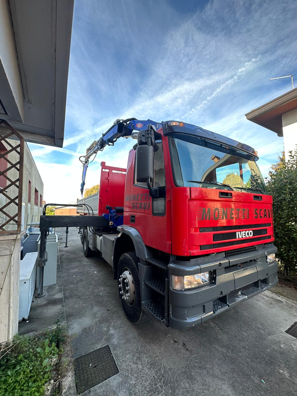 Noleggio camion gru ed escavatori