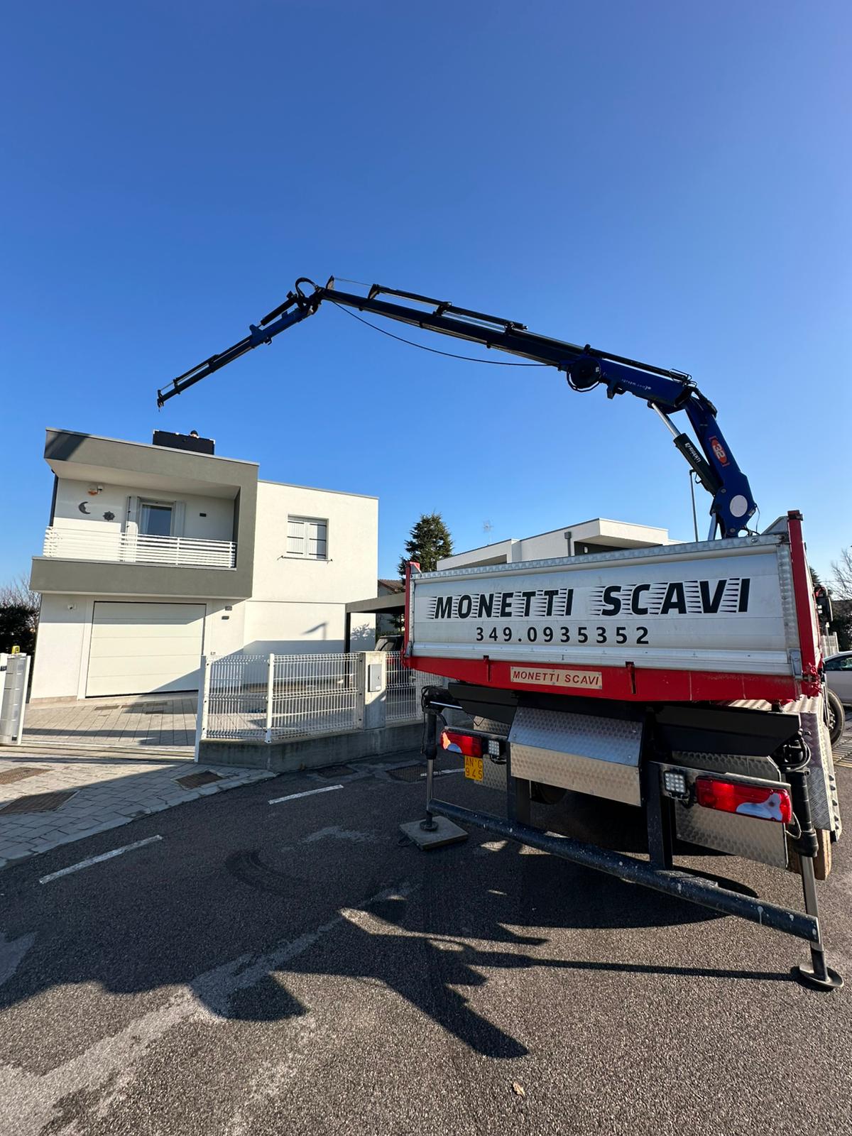 Noleggio camion gru ed escavatori