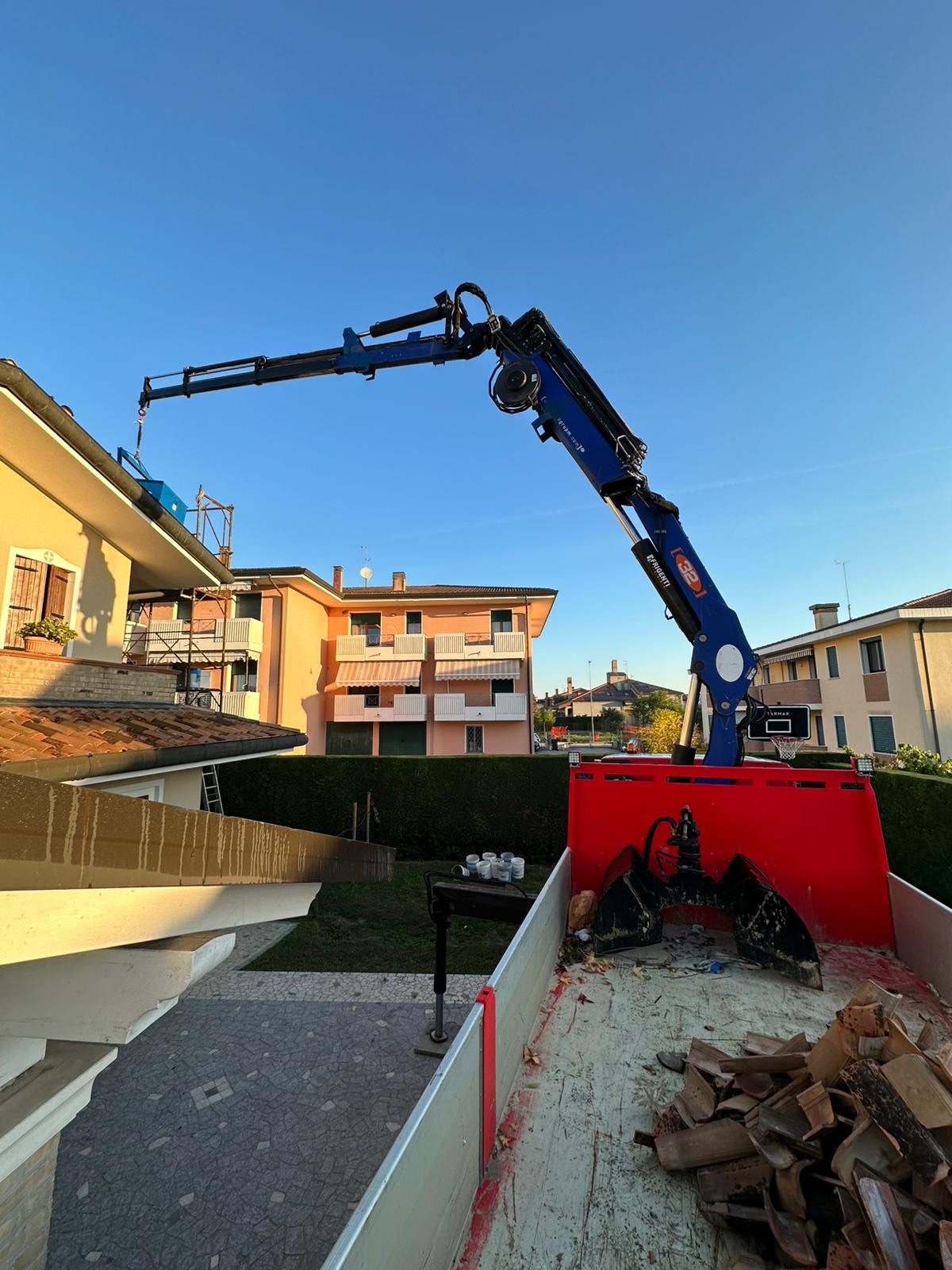 Noleggio camion gru ed escavatori