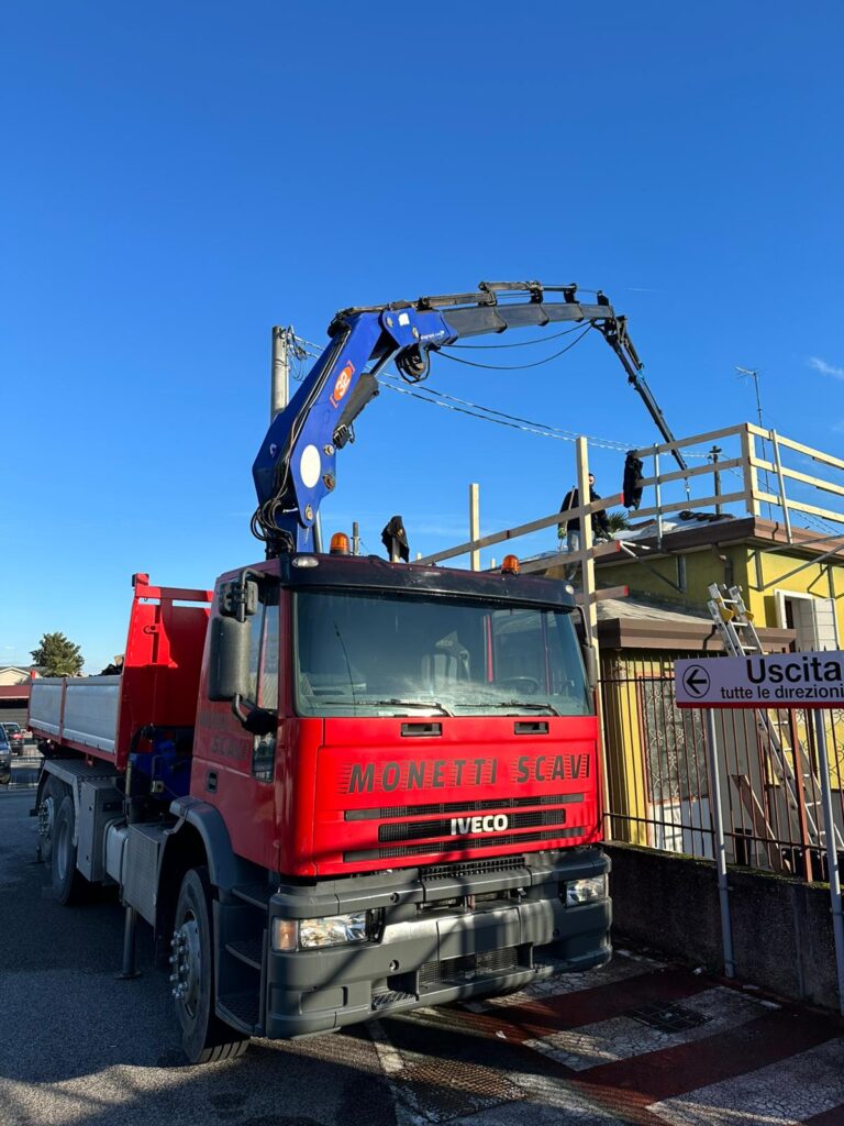 Noleggio camion gru con conducente